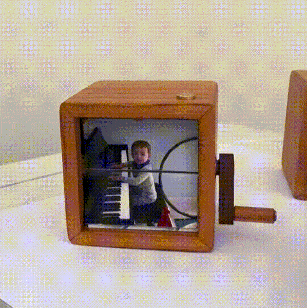 Custom Photo Flipbook Frame Animation Machine Mechanical Hand-cranked Flipbook Box Photo Album with Light Black Walnut Anniversary Gifts