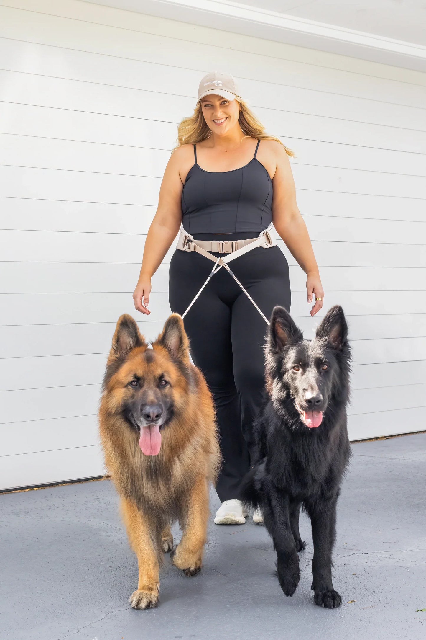 Walk any dog hands-free and under control