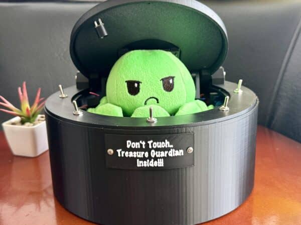 DON’T TOUCH!!! OCTOPUS TREASURE GUARDIAN INSIDE