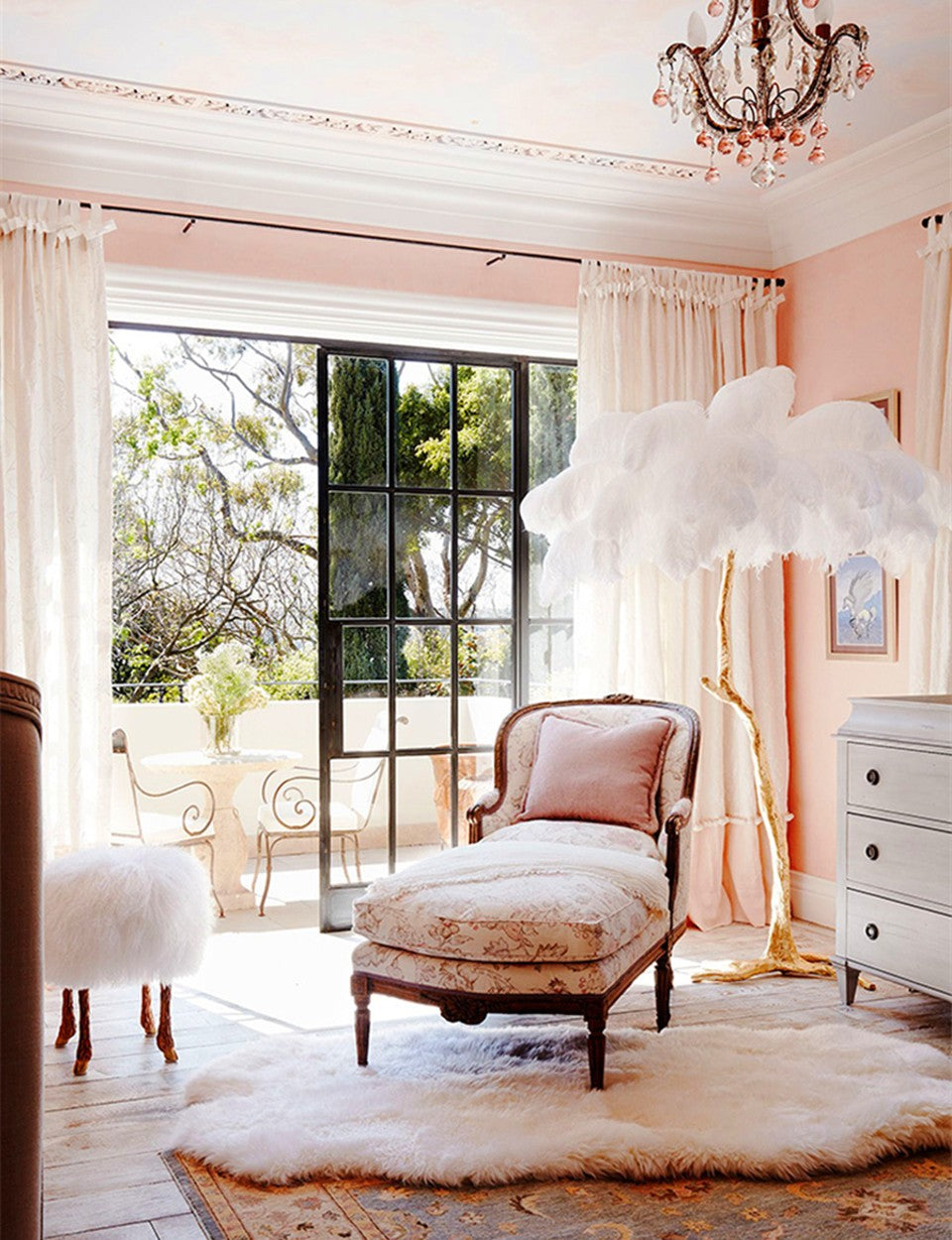 Luxury Ostrich Feather Resin LED Floor Lamp