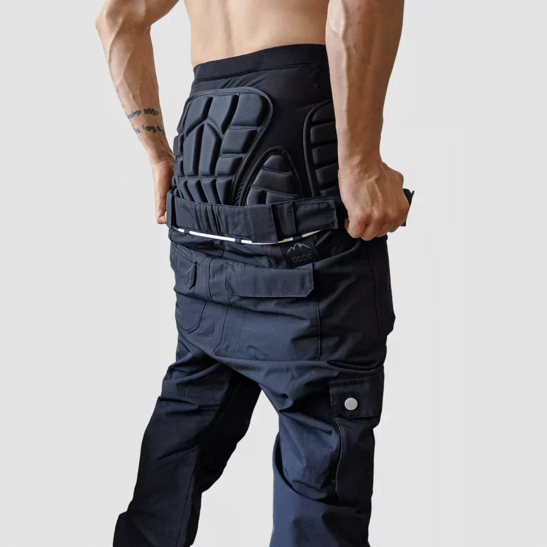 SNOWBOARD AND SKI IMPACT SHORTS
