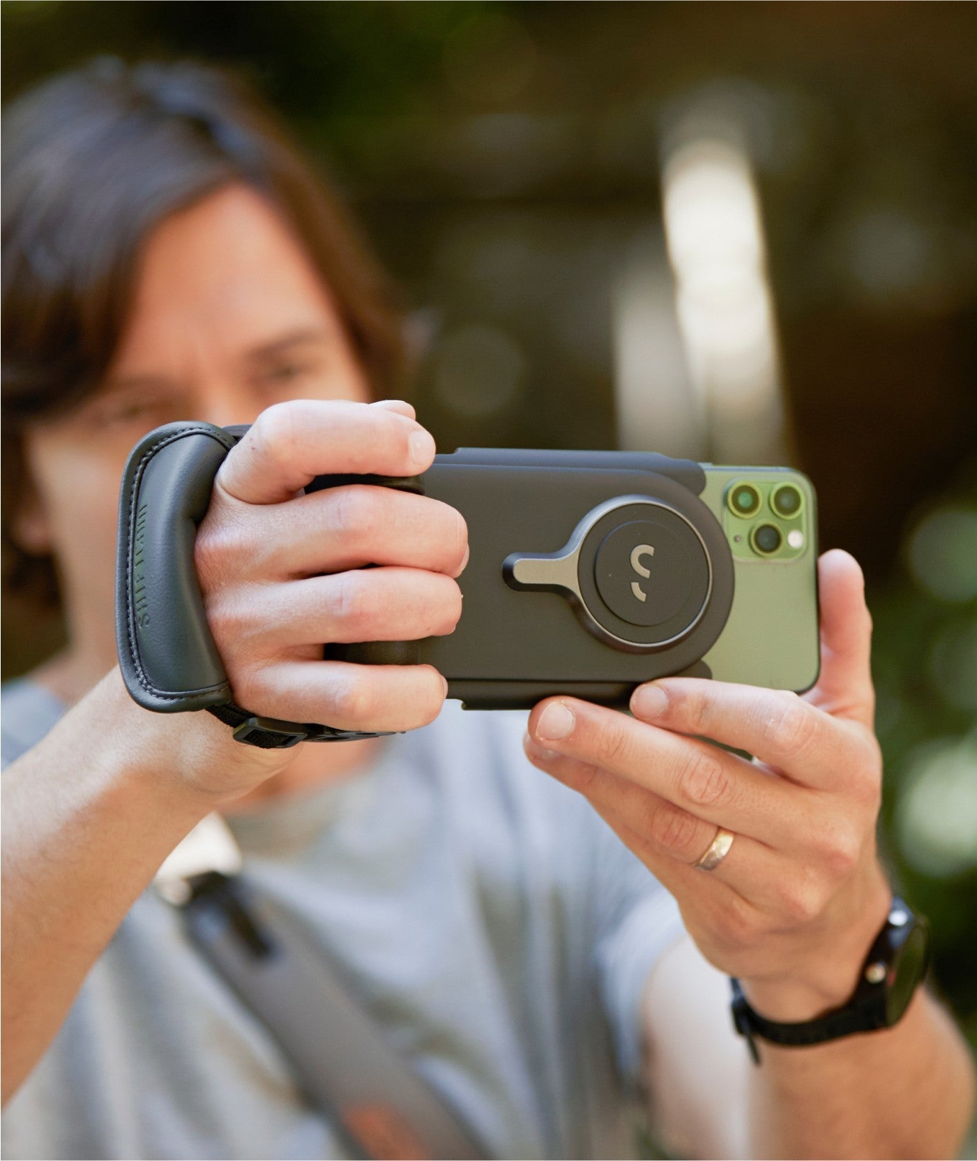 SnapVolt™ Wireless Charging Camera Grip